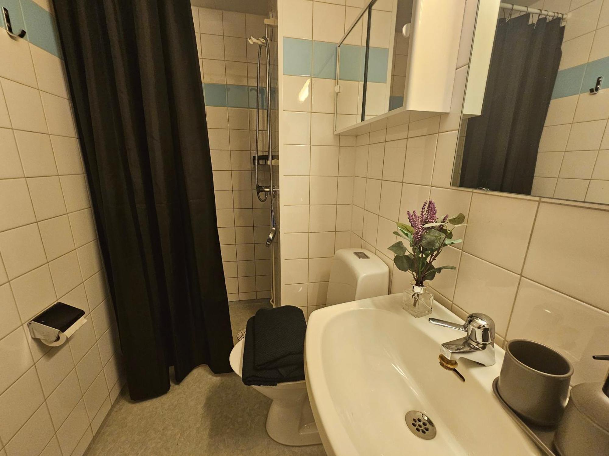 Central Room With Private Entrance And Ensuite Bathroom Stockholm Exterior photo