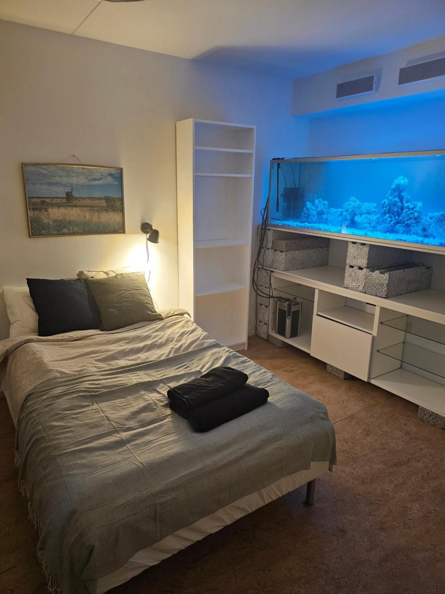 Central Room With Private Entrance And Ensuite Bathroom Stockholm Exterior photo